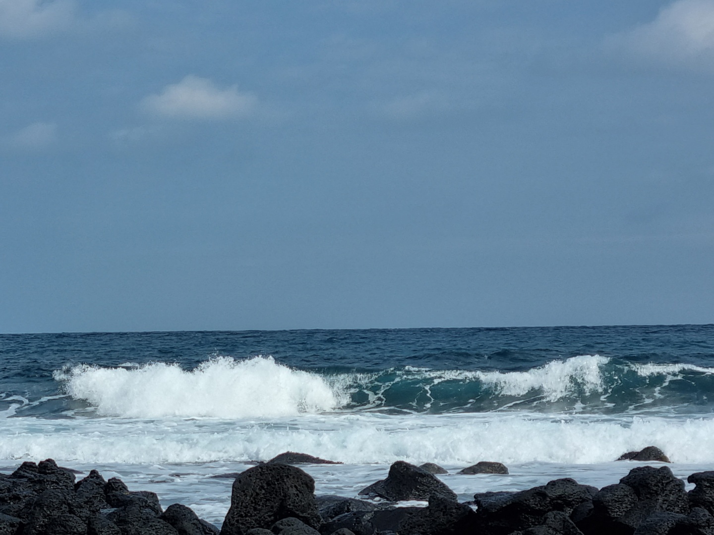 우도의 거친 파도