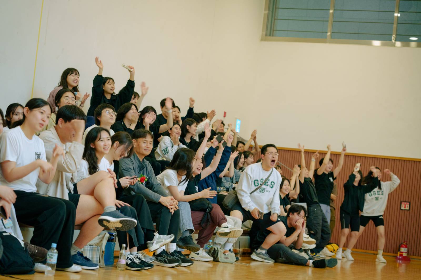 신발양궁의 승리에 환호하는 4팀