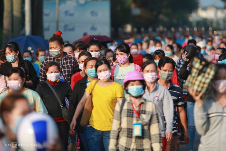 2023년 11월 근무 후 빈떤 군 포위엔 사 현장근로자들