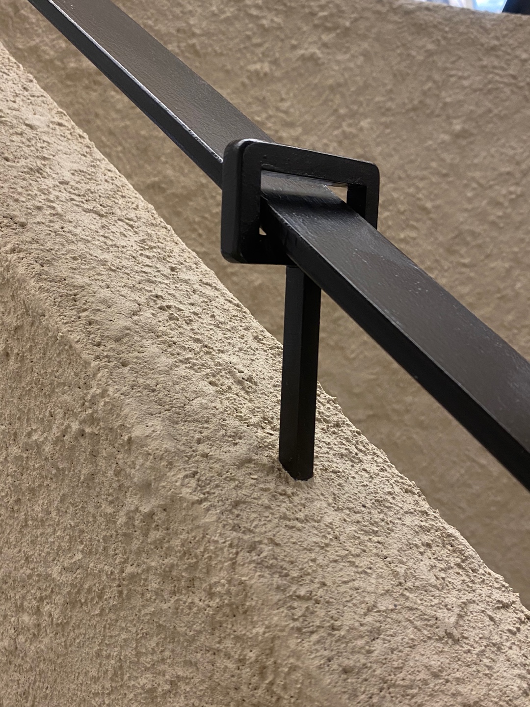 계단 손잡이에서 느껴지는 공간의 디테일