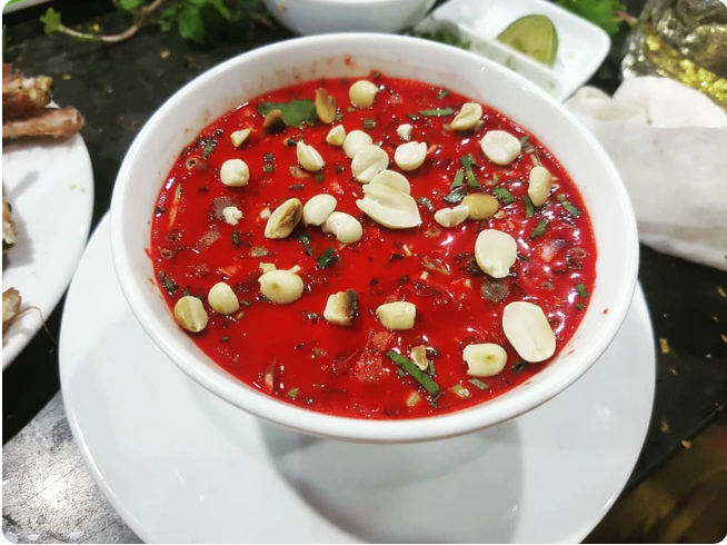 베트남 생 선지국 띠엣까잉(tiết canh)의 예시