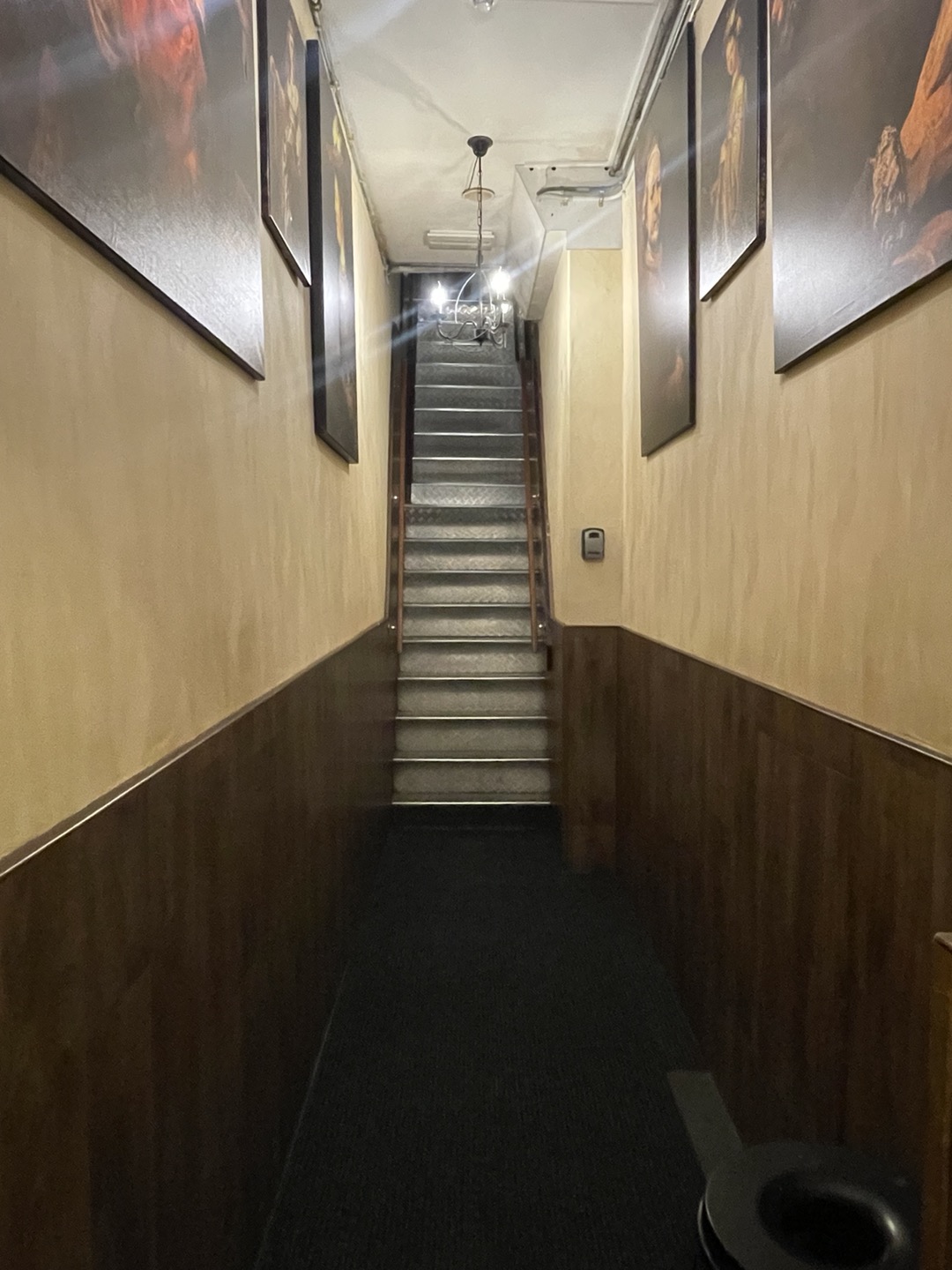 엄청나게 가파른 계단