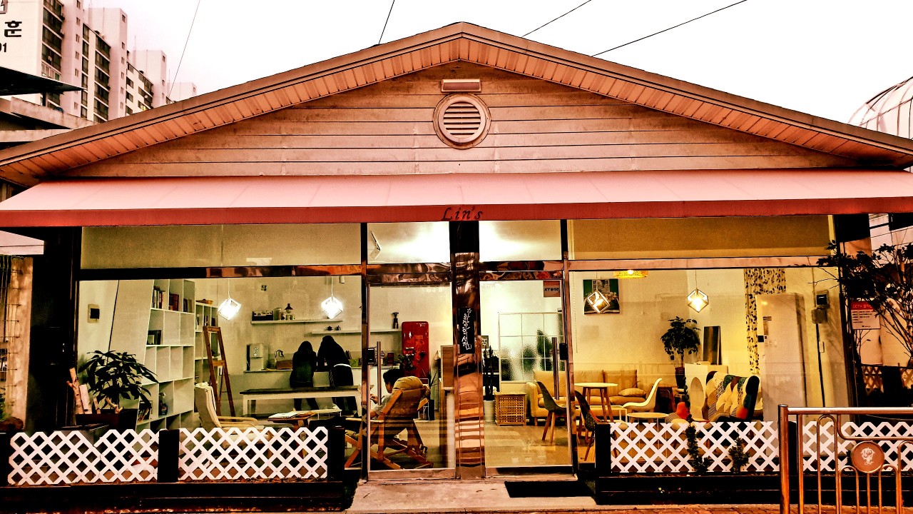 11월 23일(목) 저녁에는 김포 <희망찬서점>(김나영 대표)에서 모이는 <복상팰로우 + 김포독자모임>에 참석합니다.&nbsp; 김포 복상지기 김나영님은 가톨릭 신자라서 독특한 이야기를 들려주시는 분입니다.&nbsp; 저와 이범진 편집장이 참석할 예정입니다. 함께 하시면 좋겠습니다.&nbsp;