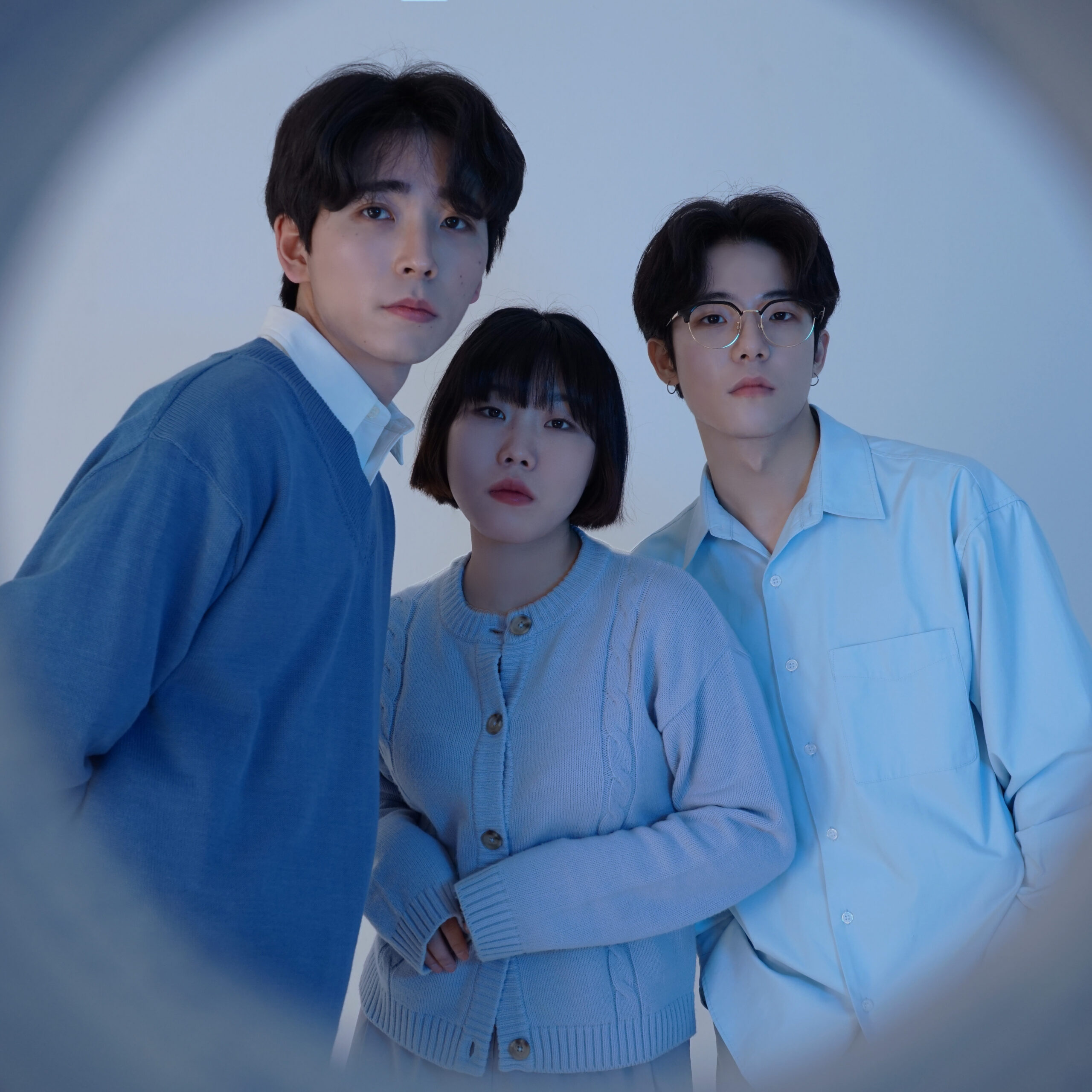 로우 행잉 프루츠 | 박한범(기타), 문하연(보컬, 건반), 김성준(보컬, 기타)