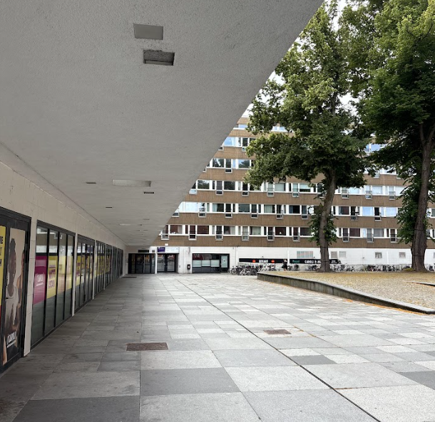 여러분은... 간판이 보이시나요?