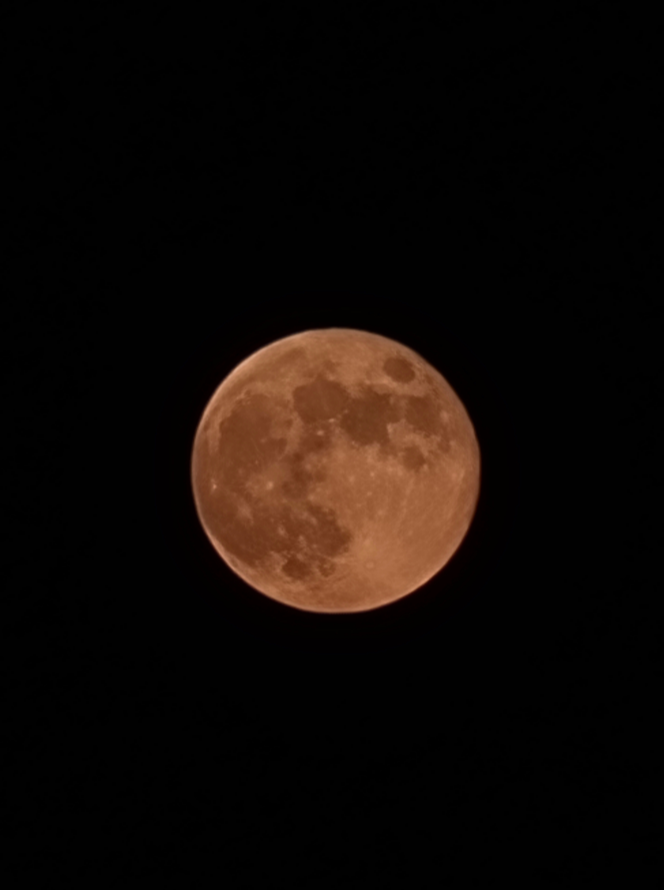 이쁜 달사진 찍을수 있는 갤럭시 짱..🧡