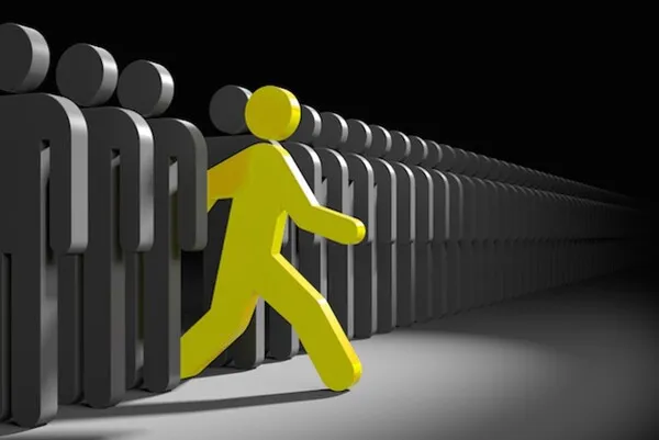 [출처: 사례뉴스] 조직에서 벗어나는 모습. 