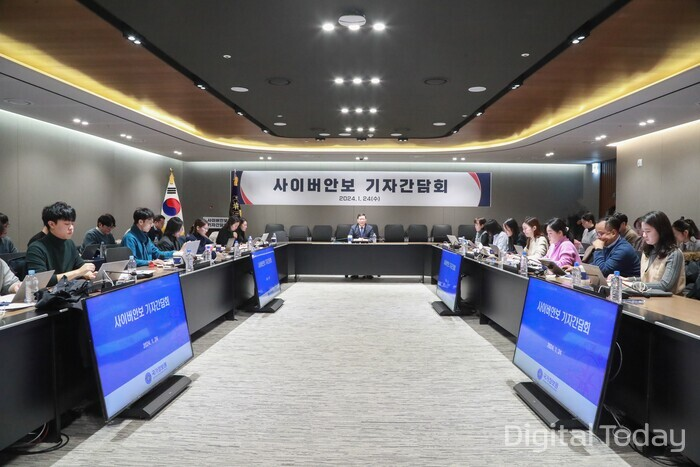 💵[핀테크핫이슈] 올해 금융권 최대 위협 요인은?...사이버 공격 부상의 썸네일 이미지