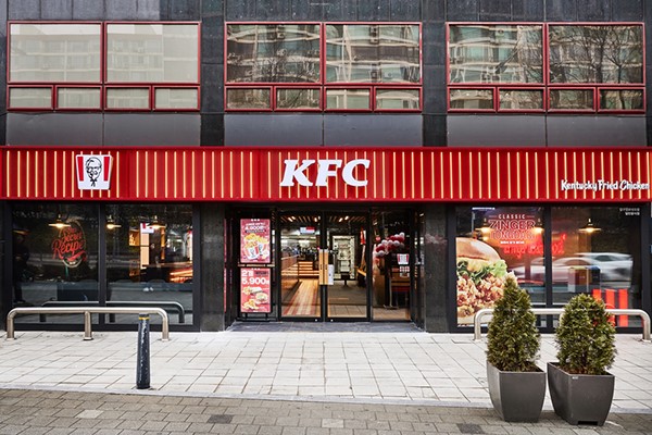 콜키지 프리 서비스를 제공하는 KFC 압구정 로데오점_출처 : KFC