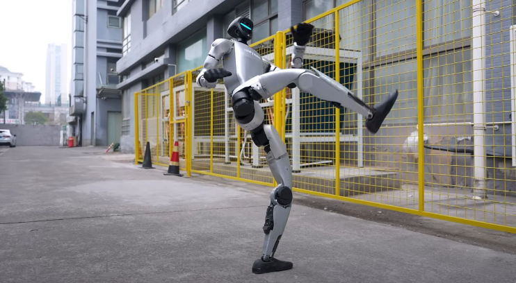 중국 로봇기업 Unitree가 만들어 대량 양산하기 시작한 G1모델. 이단 옆차기가 가능하다.(출처-Unitree)
