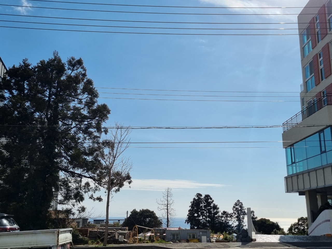 35분 오르막을 걸어올라 나온 풍경... 저 바다 아니었으면 가만 안뒀다