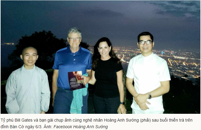 3/6, 반꺼 봉에서 다도 후 억만장자 빌게이츠와 여자친구와 함께 사진을 찍은 명인 황 아잉 스엉(우측) 사진:황 아잉 스엉 페이스북