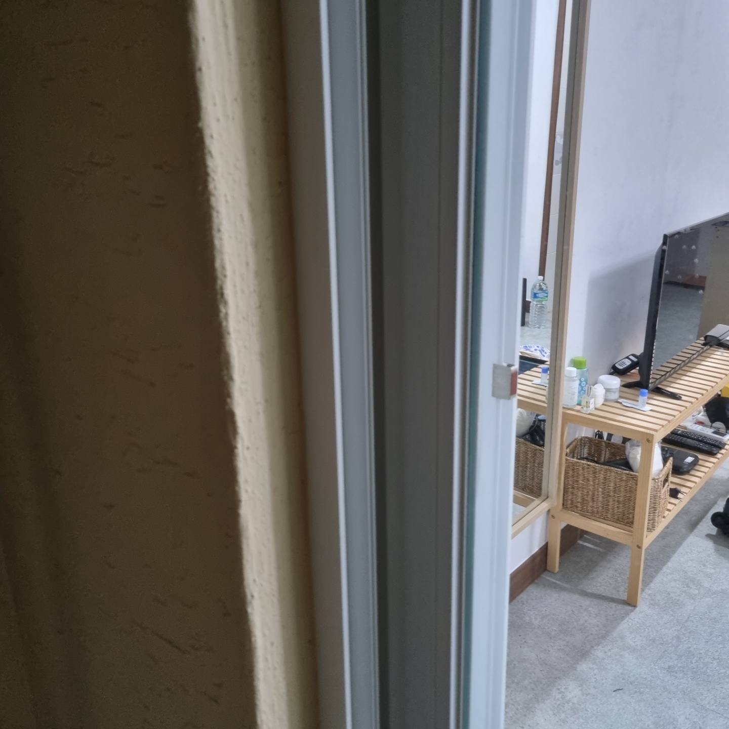 살려주세요 갇혔어요