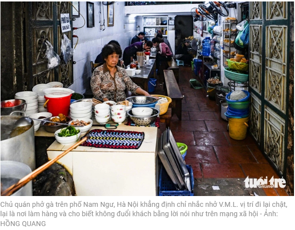 하노이 남응우 로의 닭쌀국수 가게 주인은 럼 씨에게 자리가 좁고 음식 만드는 곳이라 주지만 시켰을 뿐, SNS말처럼 쫓아내지 않았다고 강조했습니다