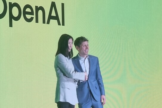 정신아 카카오 대표(왼쪽)와 샘 올트먼 오픈AI 최고경영자 [사진: 디지털투데이 이호정 기자]