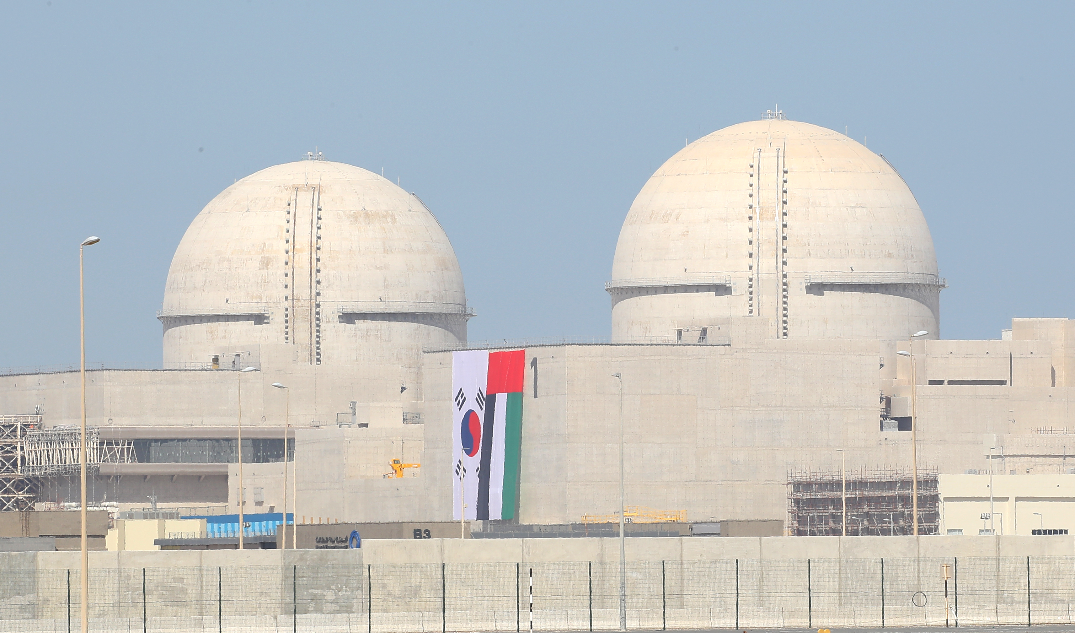 지난해 가동을 시작한 UAE 바라카 원전. 연합뉴스
