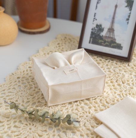 [SORAK브랜드의 소창손수건과 디스펜서]