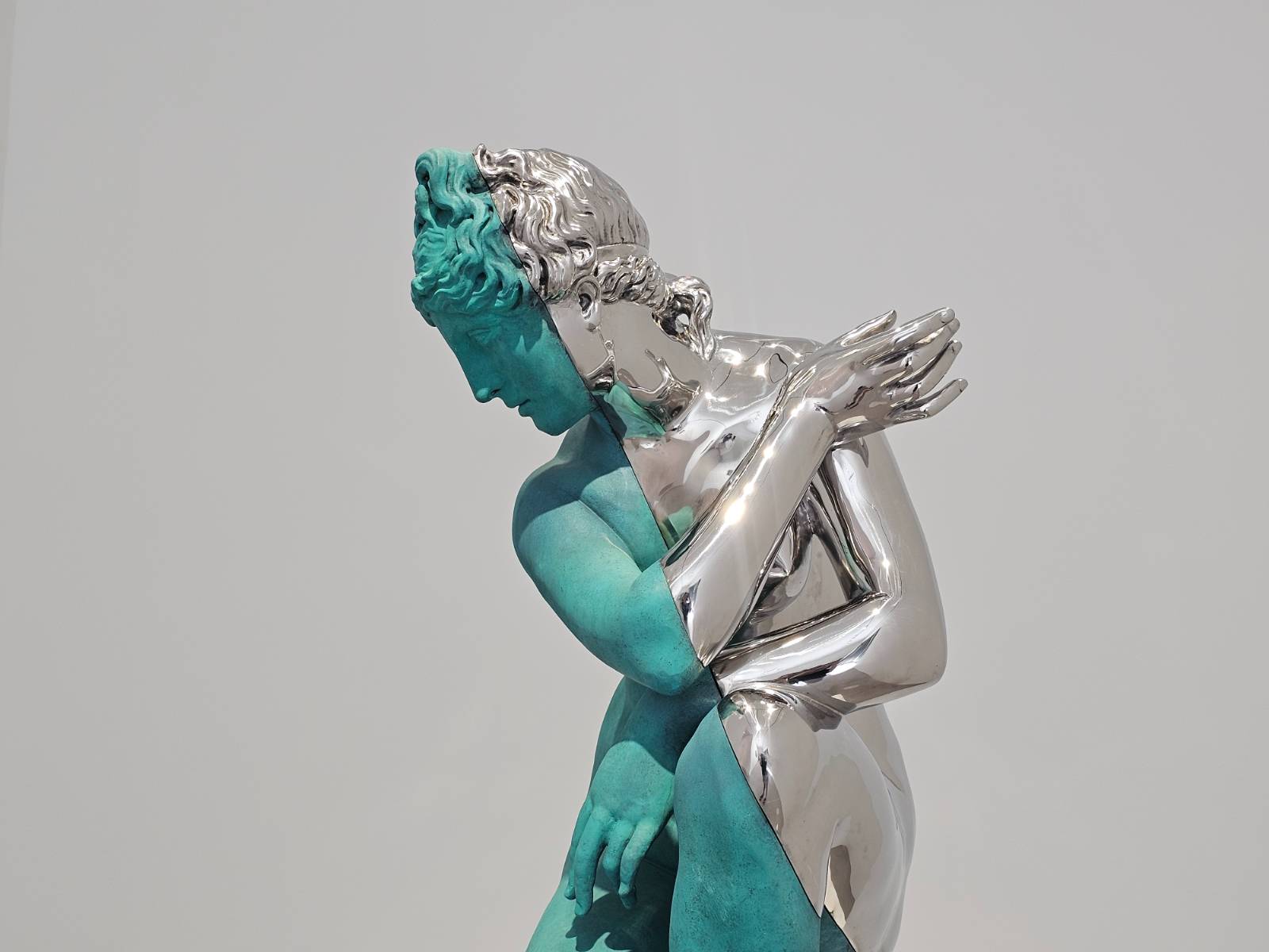 <Amalgamized Crouching Venus> 2022, Stainless steel, patinated bronze, 91.4×30.5×43.2cm