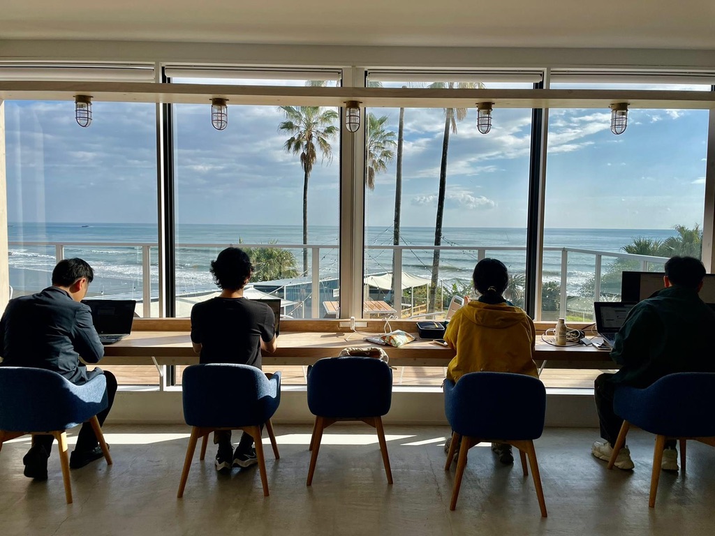 휴가시 워케이션 공간 중 하나인 Surf Office