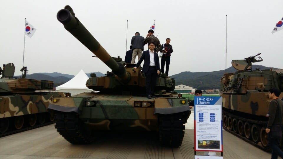 정재민 전 판사는 외교부, 국방부 등에서도 일하기도 했다.