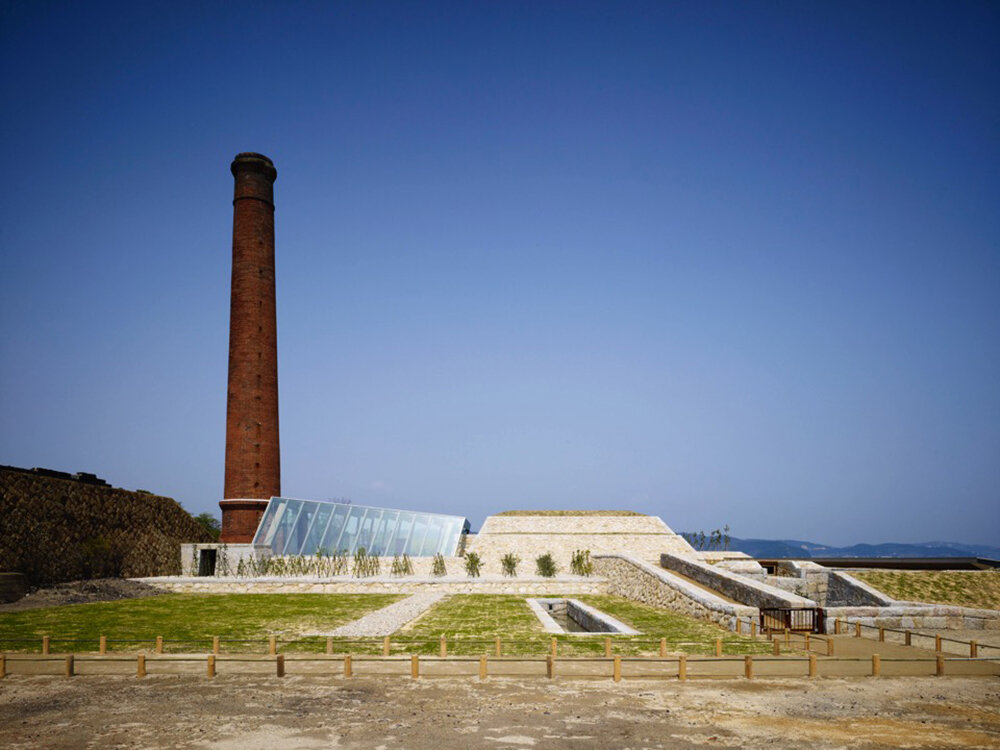 오카야마현의 폐쇄된 동 제련소를 활용해 지역 재생 프로젝트로 완성한 '이누시마 제련소 미술관'