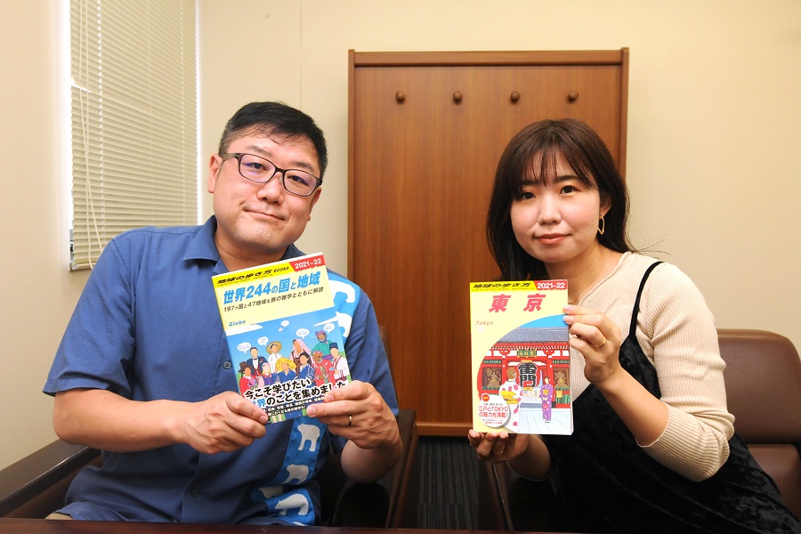 미야타 타카시 편집장(左)과 사이토 마리 편집자(右)