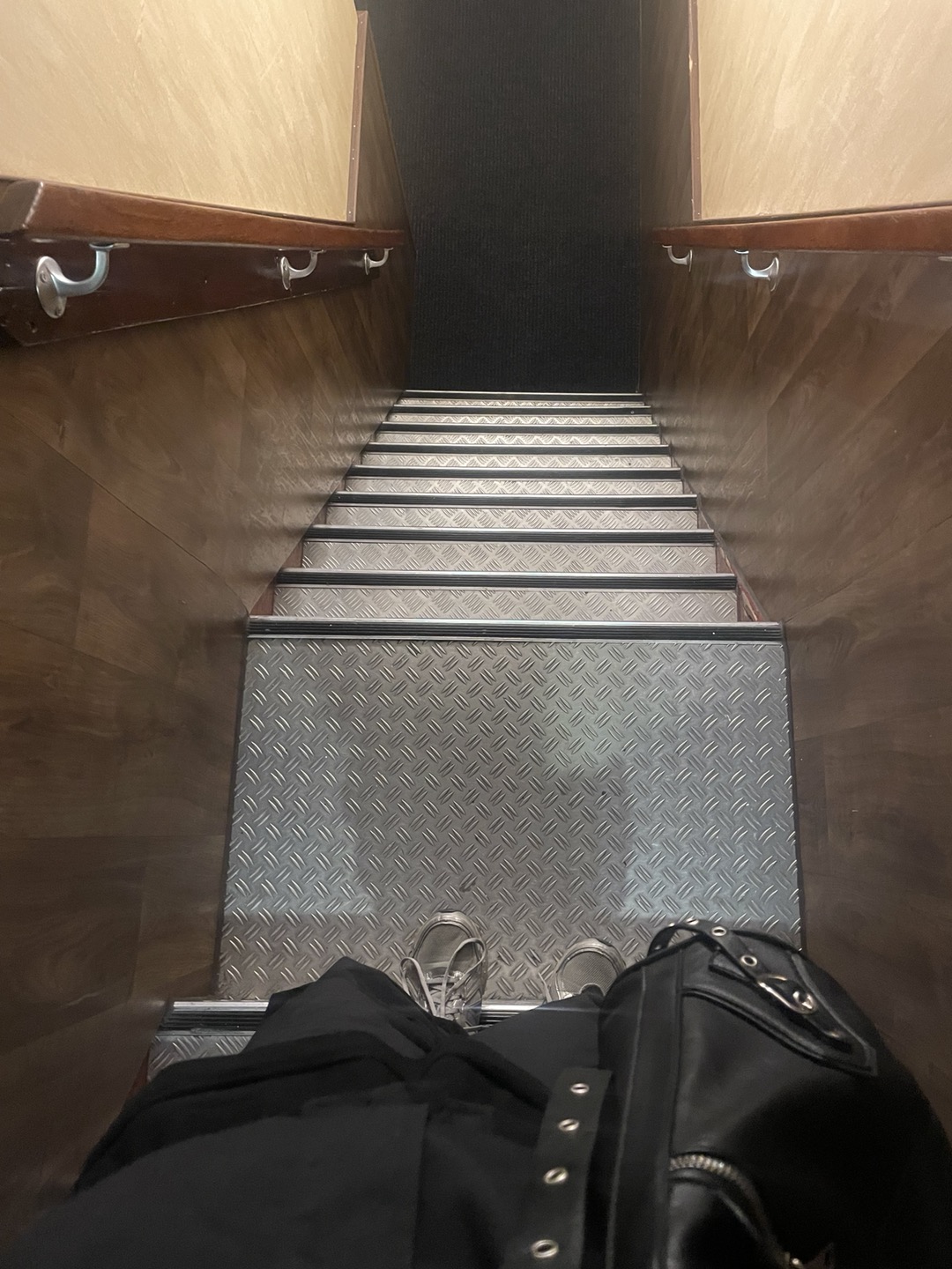 아찔한 호스텔 계단의 높이