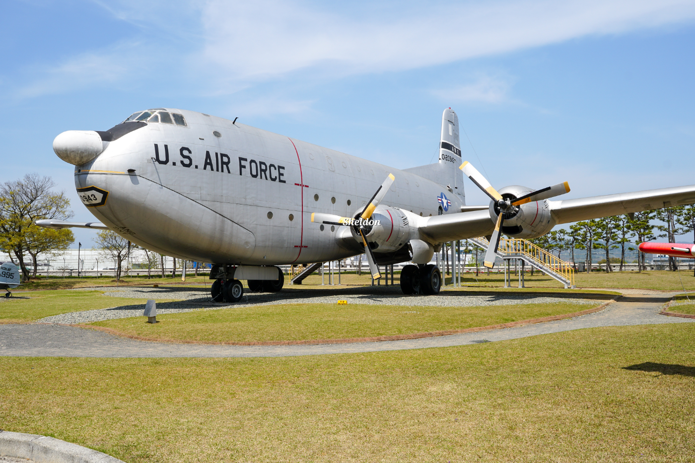 C-124C 수송기는 6.25 전쟁 당시 최대 크기의 전략수송기로, 태평양을 횡단하면서 병력과 물자를 운반하는 임무를 수행했다.
