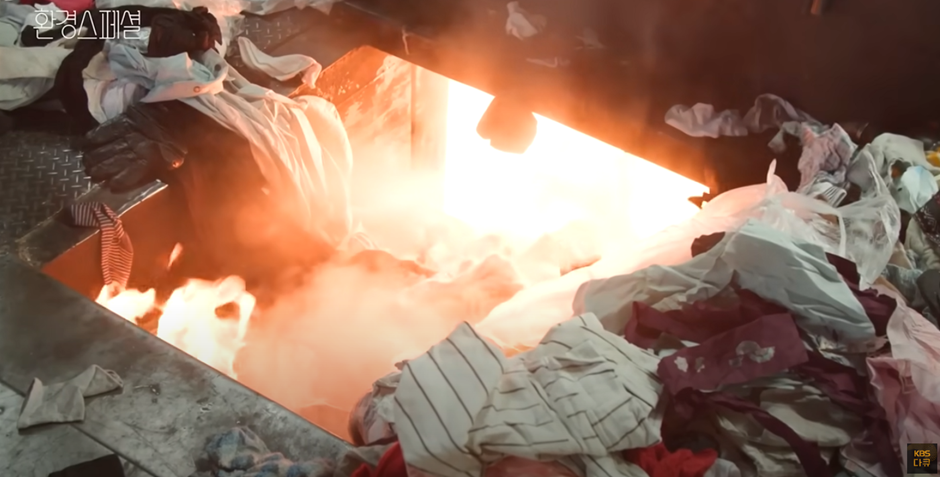 ‘싸게 파느니 태워버리지’, 기후악당 의류회사 막을 방법은?의 썸네일 이미지