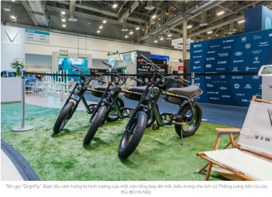 원문에 없어서 추가하면, 전기 자전거 '드래곤 플라이'는 뒷바퀴의 750W모터로 최대 속도 시속 45km, 완충 주행거리 최대 102km, 길이1695 x 너비690 x 높이1040mm에 안장높이 760mm로,