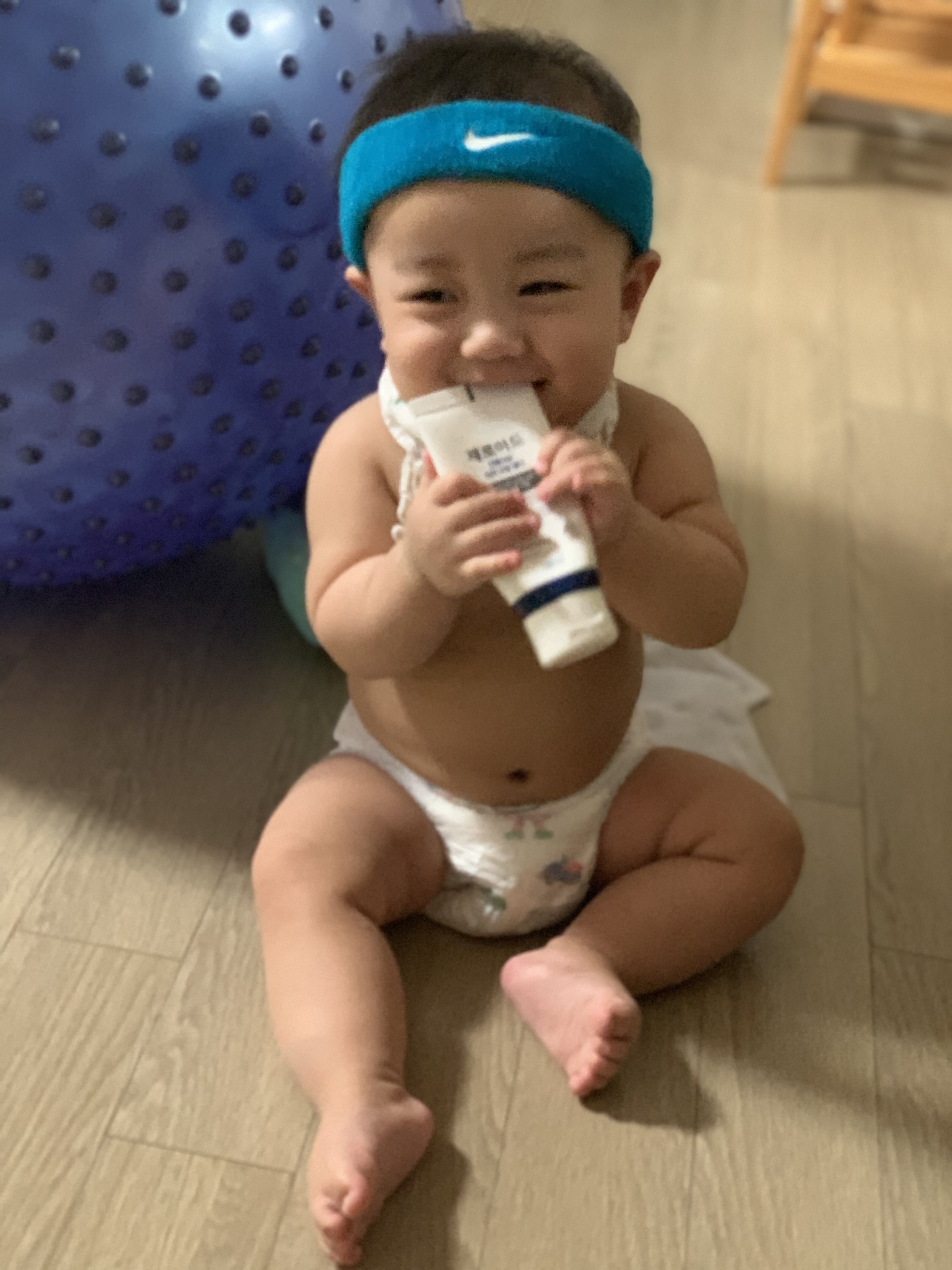 똥꼬연고...는 아니고 방금 전 찍은 사진 암거나 넣어봤다