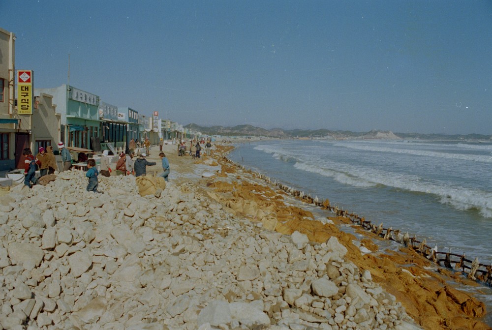  송도 해수욕장 복구 장면 (1979)