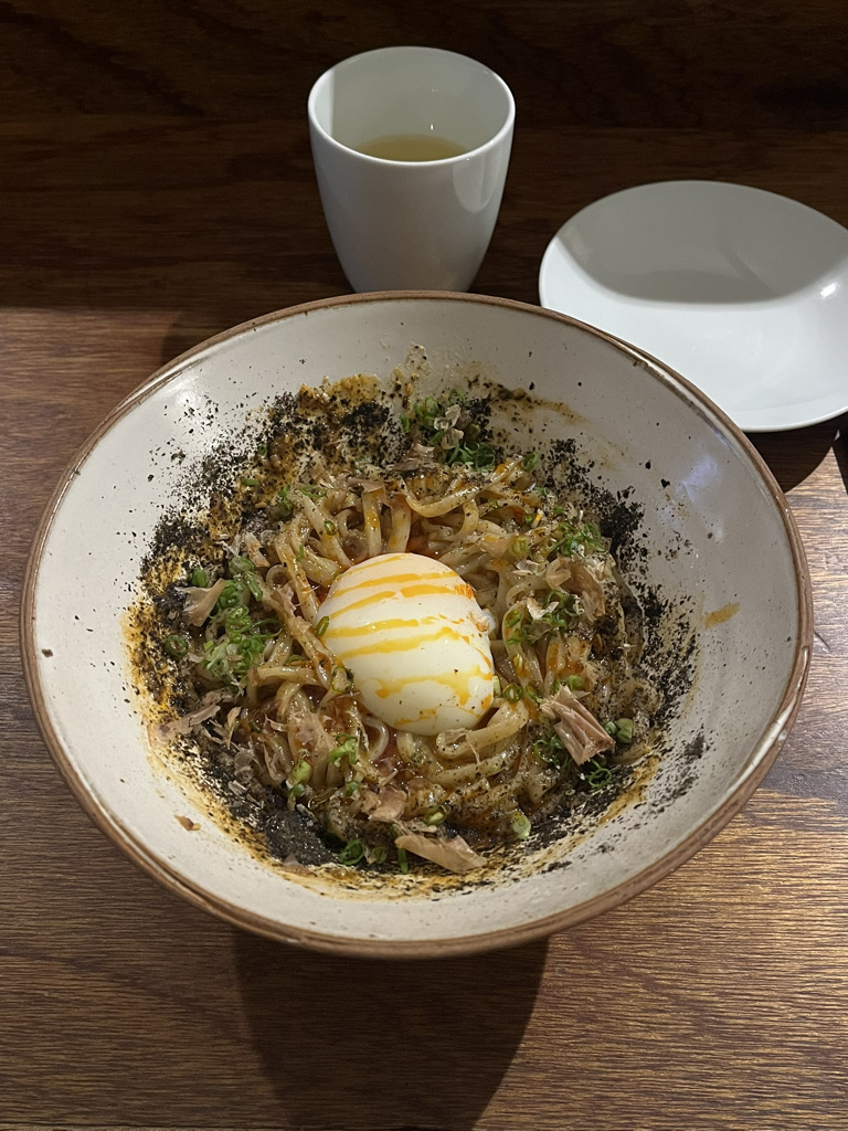 동아식당의 된장비빔면.