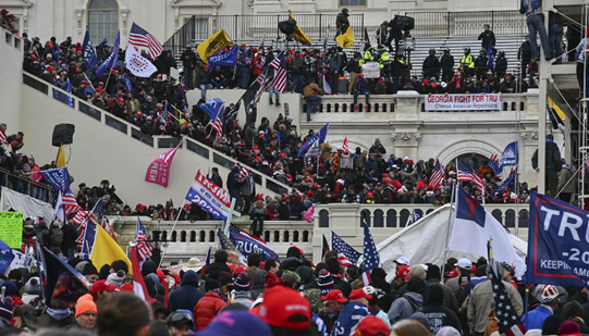 트럼프가 재선에 실패했음에도, 트럼프주의자들은 부정선거를 외치며 의회를 사전적인 의미 그대로 ‘점령’했다
