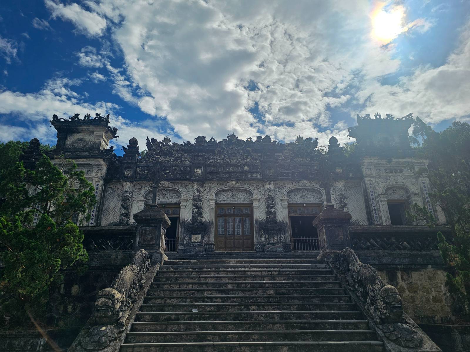 제12대 카이딘 황제릉