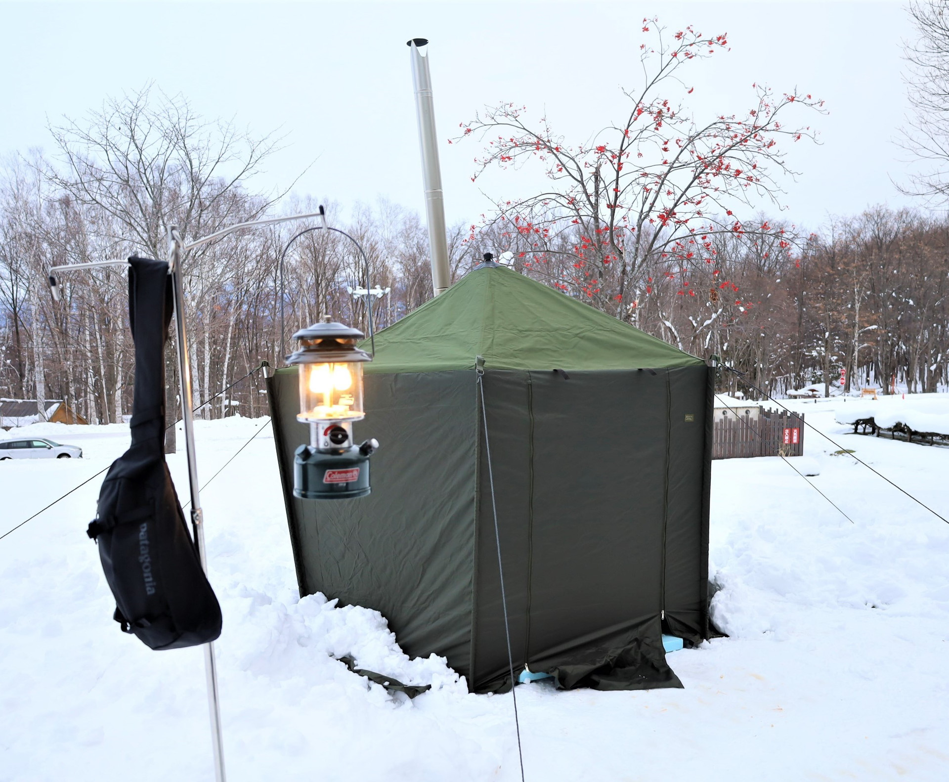 코로나 시절, 호텔이 '텐트'가 되어버린 예. 홋카이도에서는.