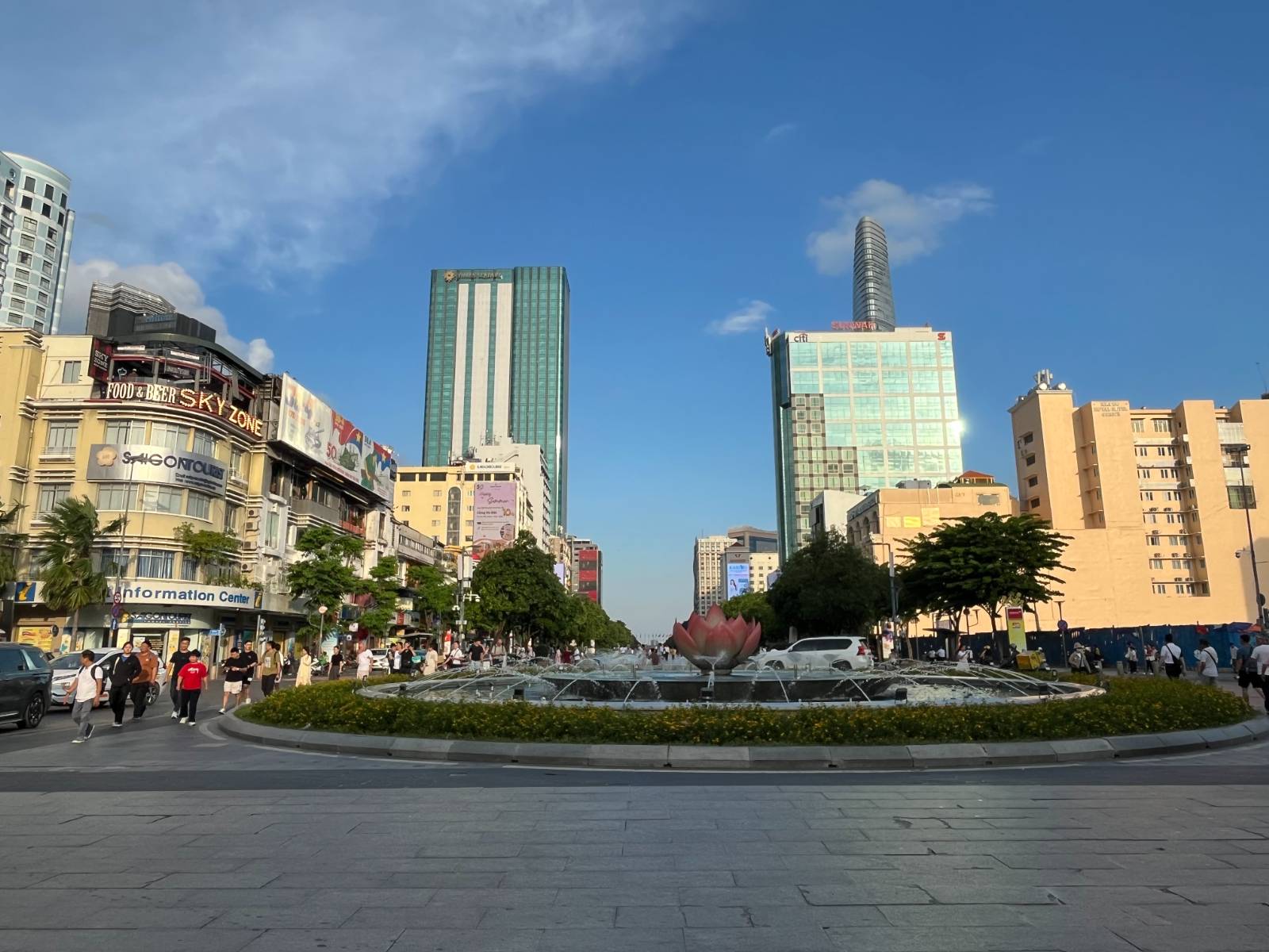 낮시간대 호치민시 응웬후에 보행자거리 전경 (사진: 이승윤님 제공)