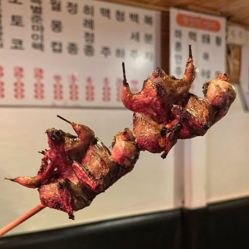 Figure.7 아직 종로에서 판매하는 참새구이 ⓒ망고플레이트