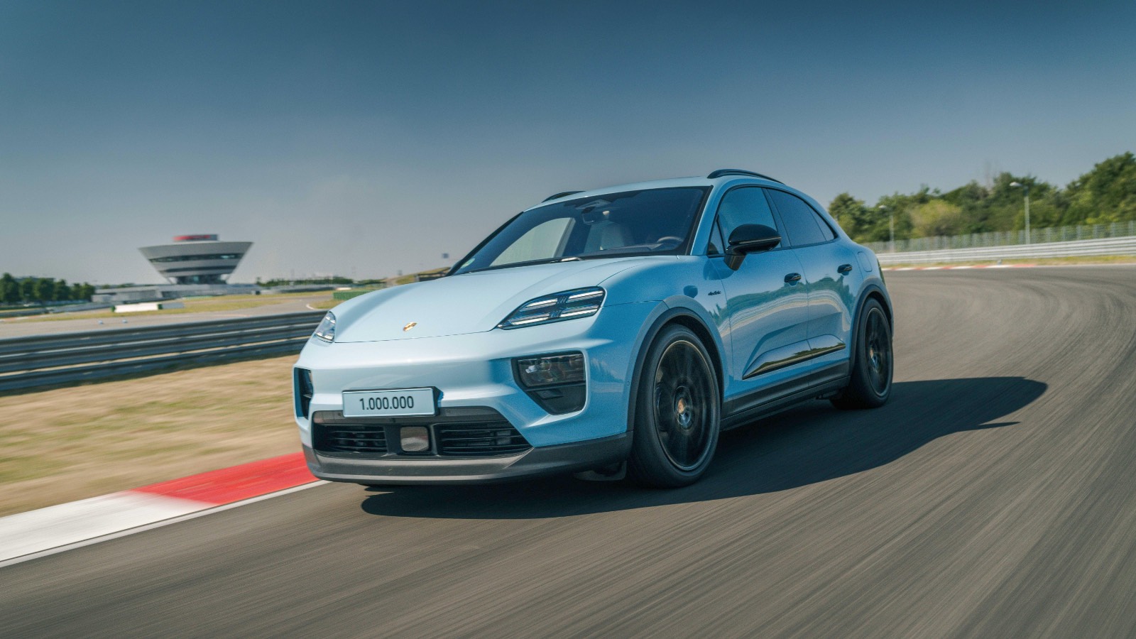 Porsche Macan EV