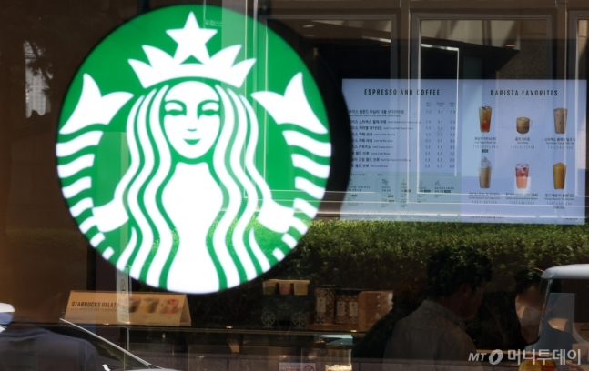💡위기의 스타벅스, 새로운 CEO 선임 | IT·비즈니스 소식 5가지의 썸네일 이미지