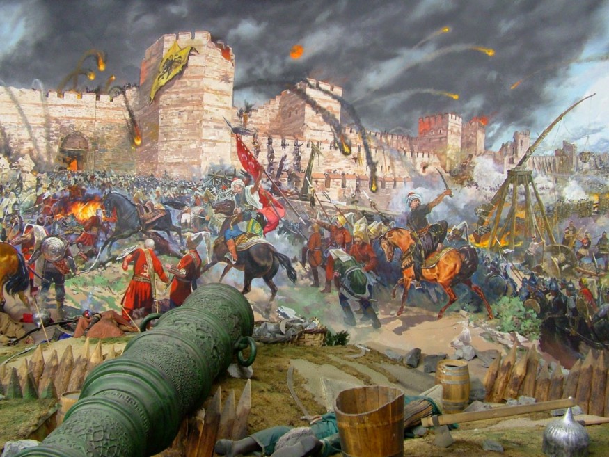 콘스탄티노플 공방전의 모습을 묘사한 그림(이스탄불 파노라마 1453 역사박물관)으로 테오도시우스 성벽과 우르반 대포의 모습, 제노바 용병대와 오스만의 예니체리 부대의 전투 모습이 보이네요 / 출처 : 웨폰앤워페어닷컴)