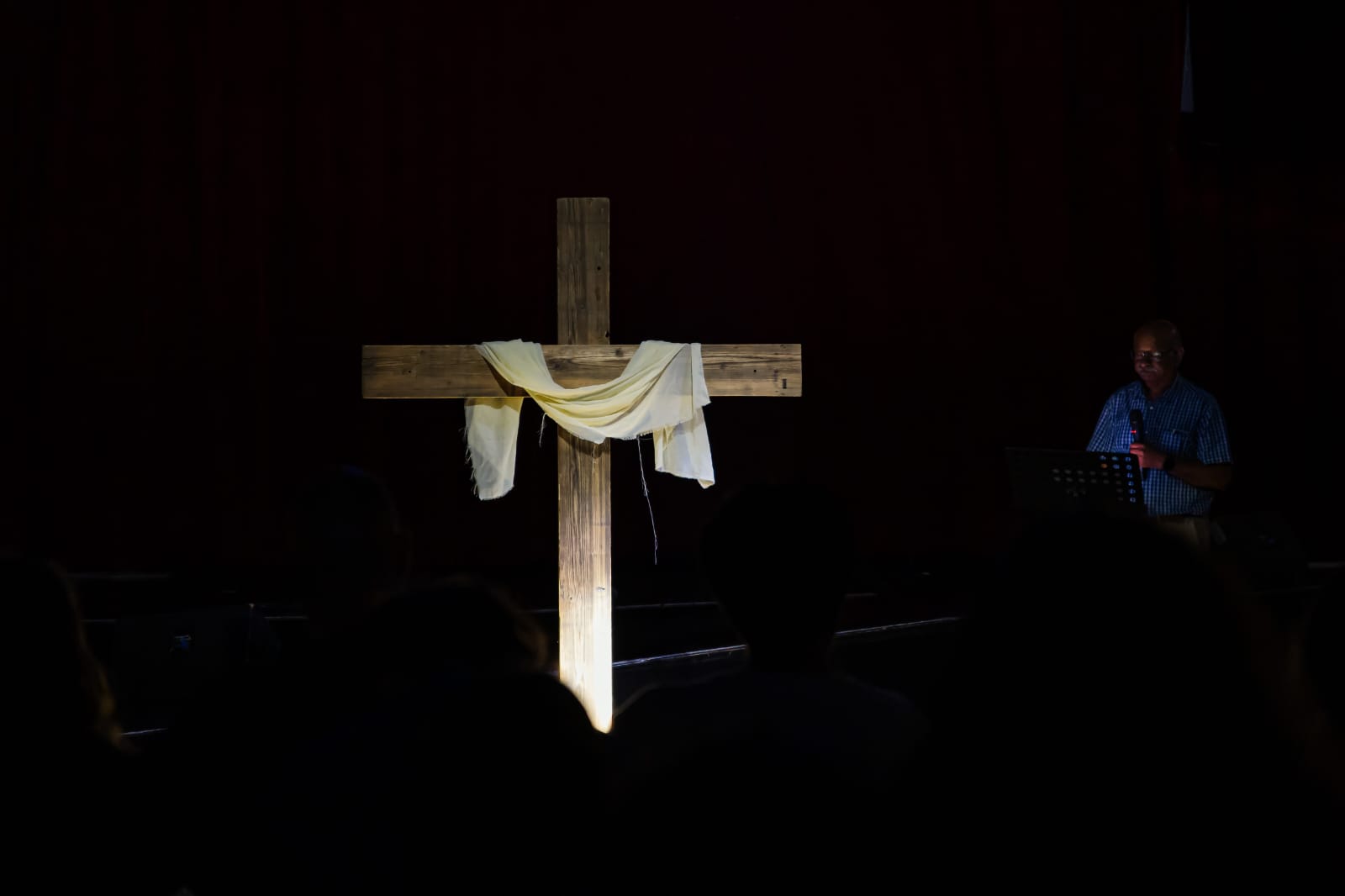 The moment of reflecting on the cross