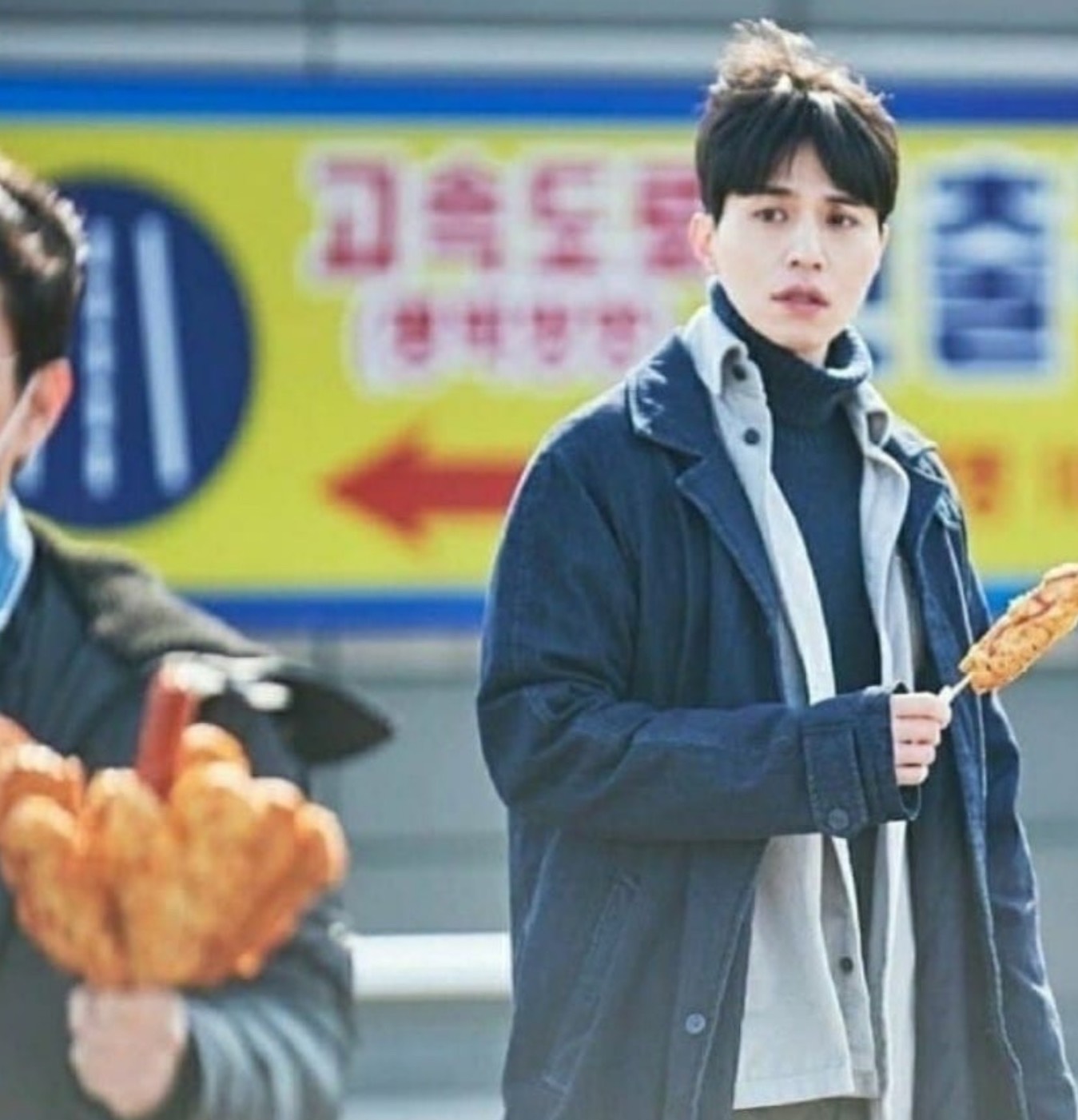 내 핫도그는 작아지지 않았는데, 갑자기 초라해져 버립니다.