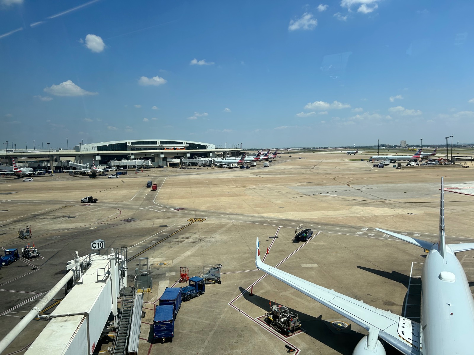 비행기 엄청 많은 달라스 공항