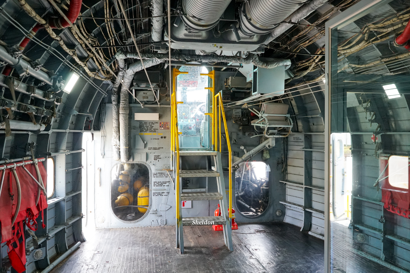 C-123K 내부