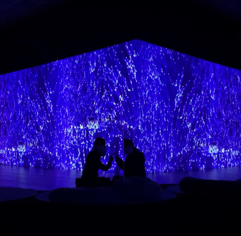 Studio Ar tech 작품 뒤 거울-포토 스팟으로 추천