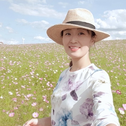 꽃을 사랑하는 보민님 답게 꽃을 배경으로 사진을!