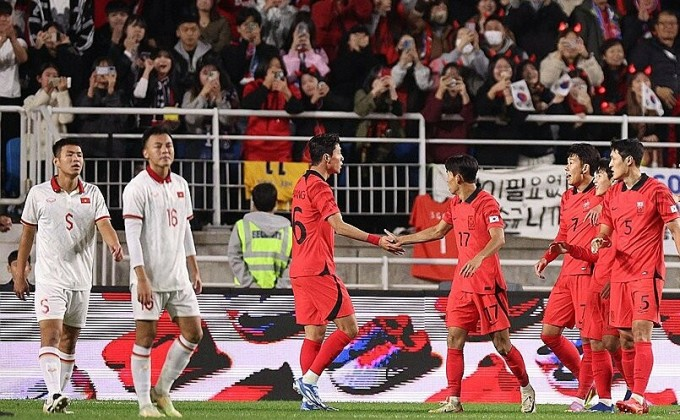 한국은 10/17 수원 월드컵 경기장에서의 친선전에서 베트남을 6-0으로 대파했습니다