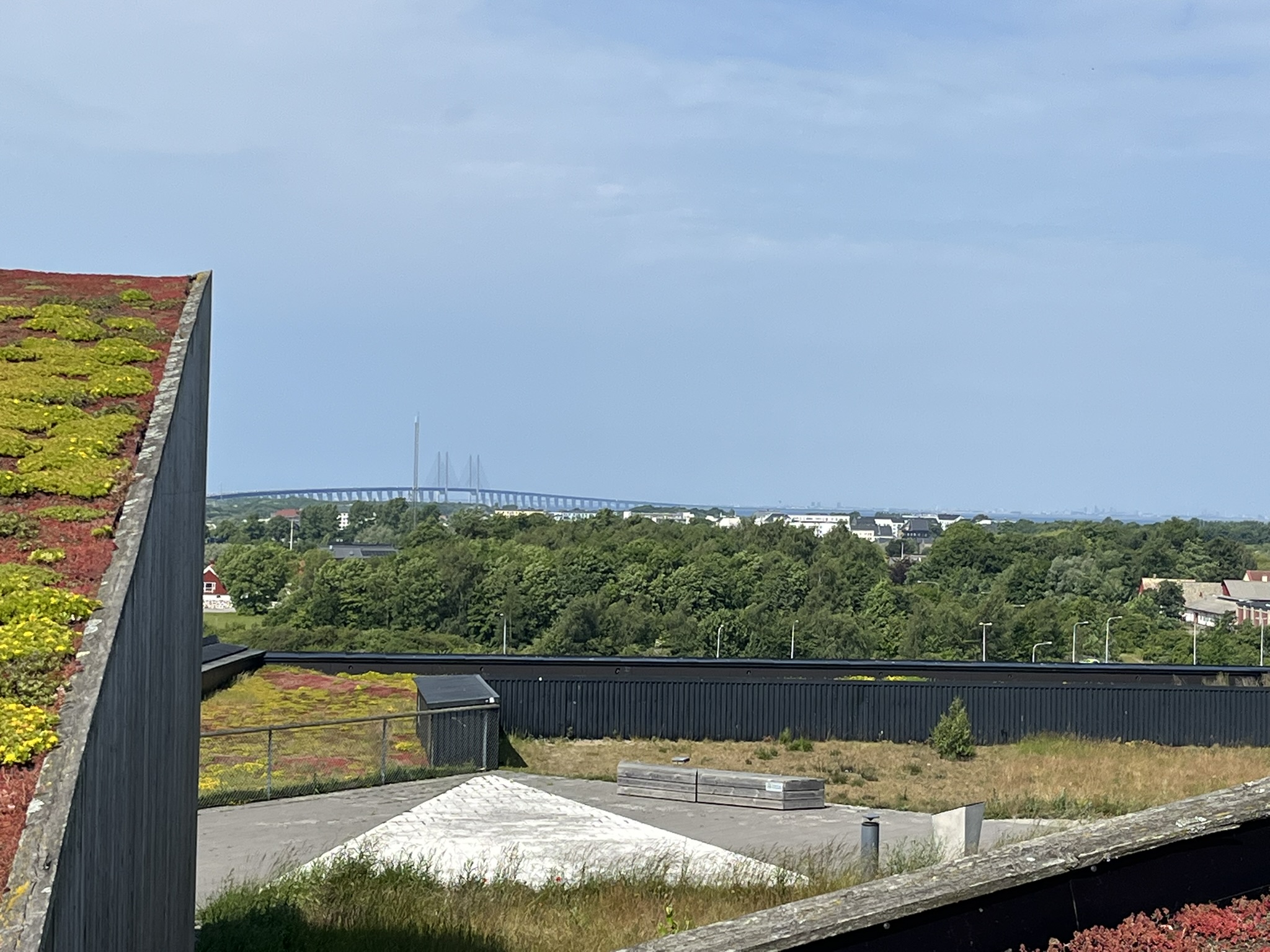 Hyllie에서 바라본 다리. 남편은 어디에...