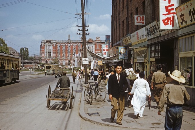 너무 멋져서 깜짝 놀랐어요. 1953년경에 찍은 사진이라고 하네요.출처 : https://www.fashionboop.com/1101